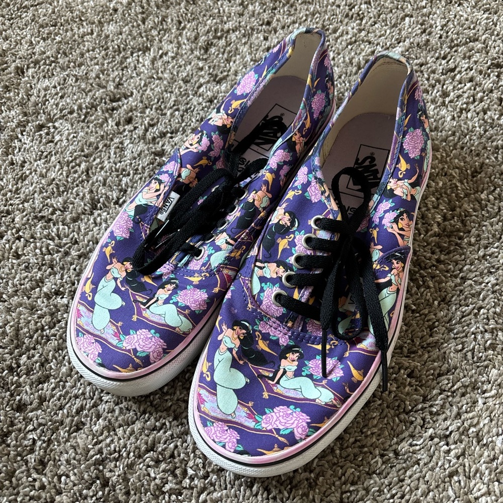 😱 SALE - Disney Vans (Aladdin) - Picture 2 of 8